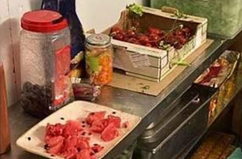 Nas sequestrano a Reggio Calabria una tonnellata di alimenti non conformi