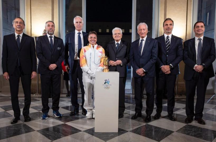 La fiamma olimpica di Milano-Cortina è arrivata in Italia