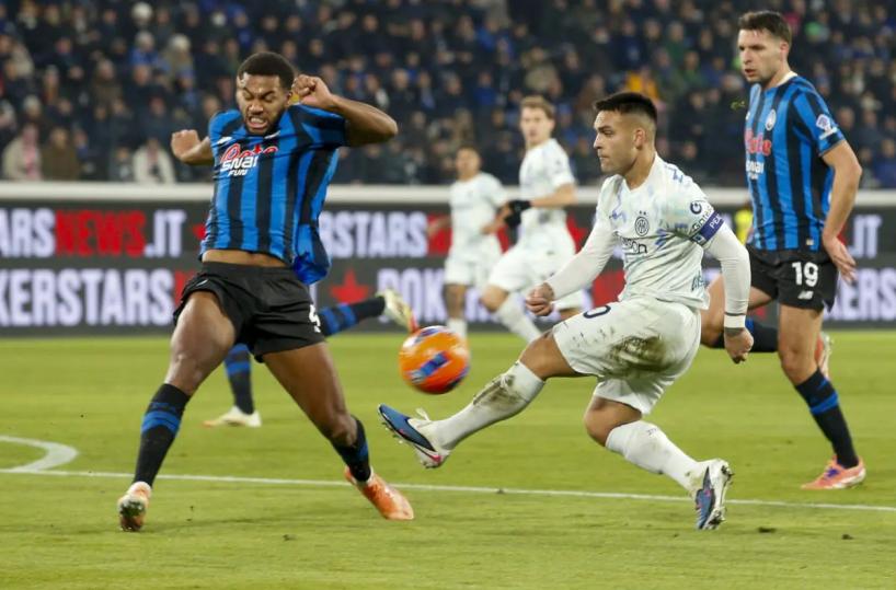 Lautaro manda ko l&rsquo;Atalanta, l&rsquo;Inter resiste in vetta