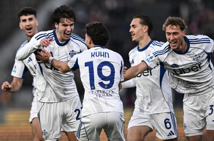 Il Como vince anche a Pisa e continua a sognare l&rsquo;Europa