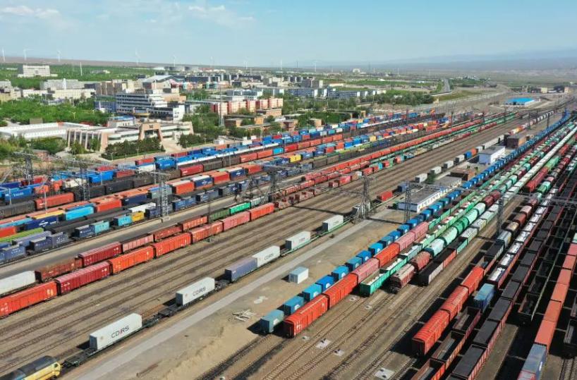 Cina, numero record di treni merci per l&rsquo;Europa dal porto di Alashankou
