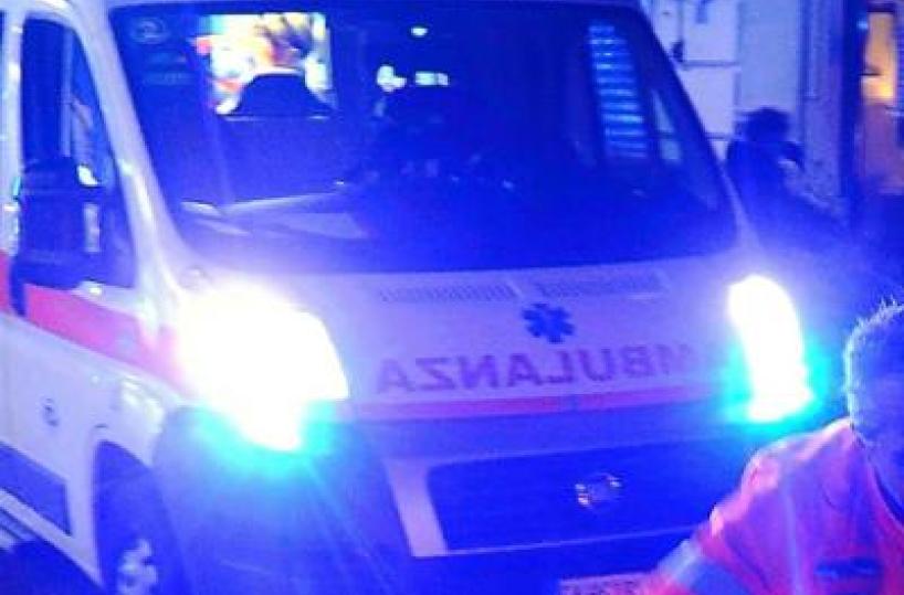 Auto investe due pedoni a Roma, morto un 38enne