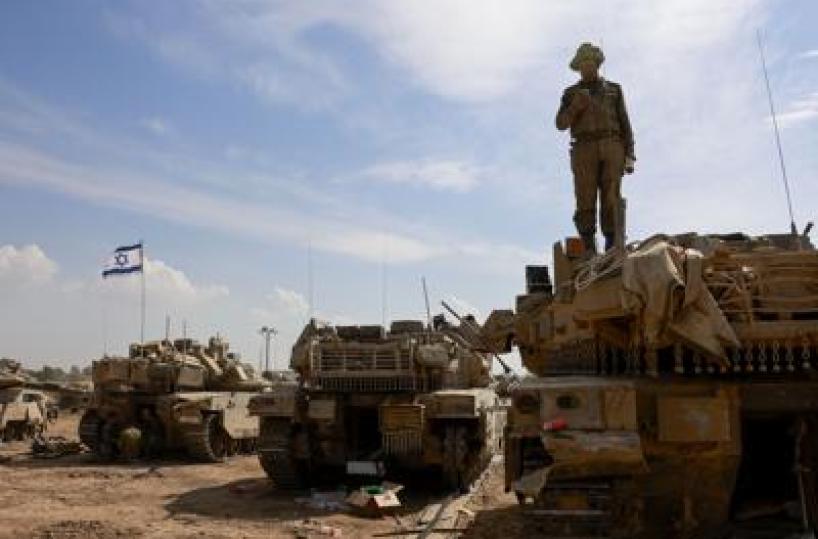 Israele pronto a invadere Gaza City, schierati centinaia di tank: "Hamas ha spostato ostaggi in superficie"