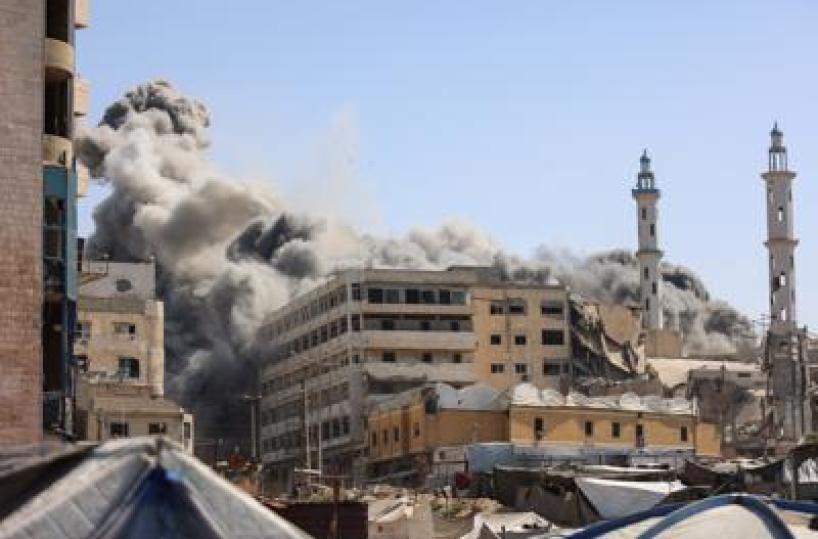 Katz: "Gaza sta bruciando, non torniamo indietro". Hamas: "Netanyahu ha piena responsabilità ostaggi"