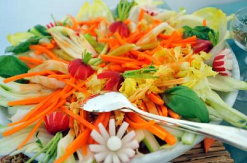 Pancia gonfia dopo i pasti? Verdure e non solo, quali possono essere le cause