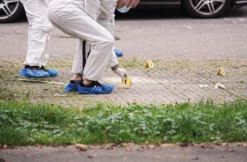 Donna accoltellata in strada a Milano, "colpita 14 volte". L'ex: "Sono un assassino e un fallito"