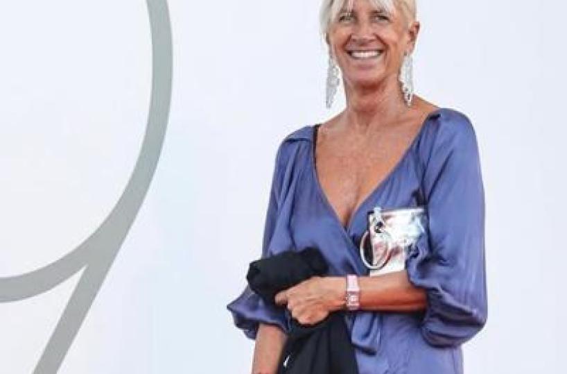 Commozione e applausi per l'ultimo saluto a Silvia Signorelli