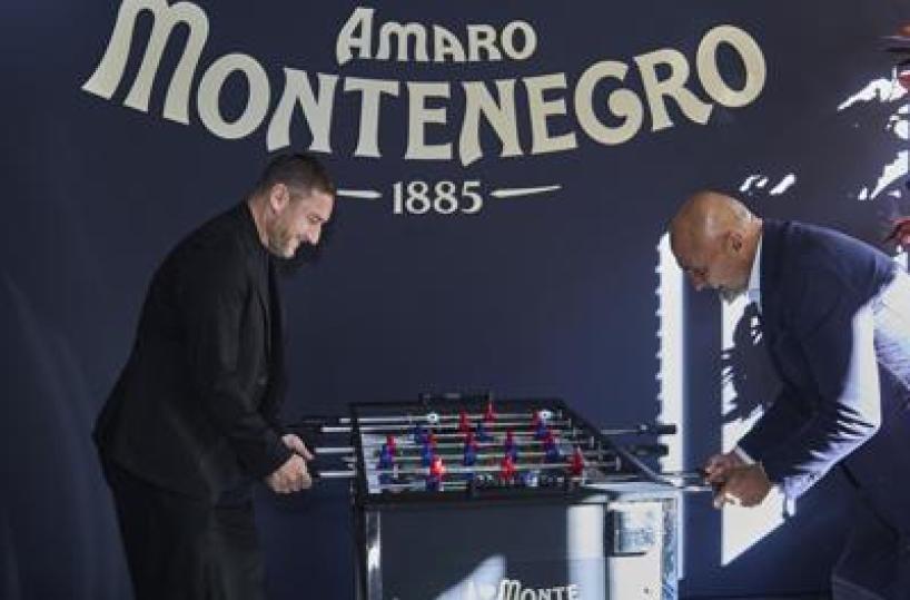Amaro Montenegro celebra l'amicizia, Spalletti e Totti insieme nel nuovo spot