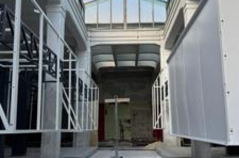 Proseguono lavori nuovo Mercato dell'Unità a Prati, arrivate le prime 'lanterne'&nbsp;