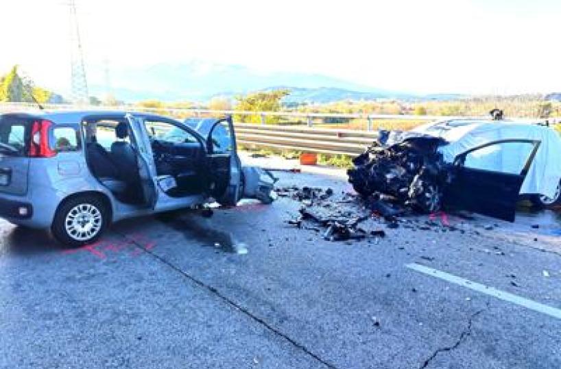 Chieti, tragico incidente sulla Statale: tre donne morte nello scontro frontale tra due auto