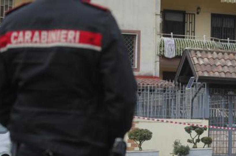 Firenze, marito e moglie trovati morti in casa con ferite d'arma da taglio: ipotesi omicidio-suicidio