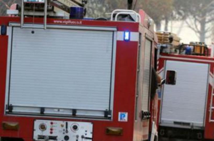 Roma, incendio in campo nomadi a Tor Sapienza: due feriti