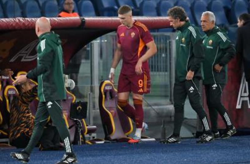 Roma, stasera il Como. Dovbyk non convocato