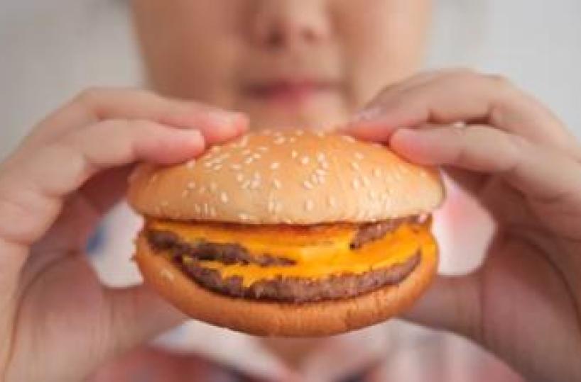 Stretta sui cibi ultraprocessati, verso documento per raccomandazioni e regole