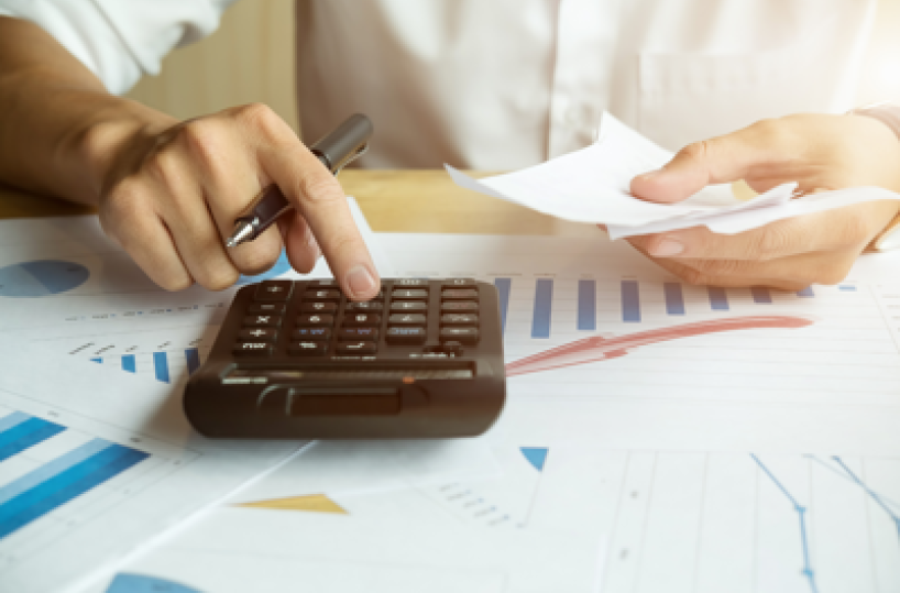 "Bollette pi&ugrave; leggere in 2026, fino a 200 euro risparmio per famiglie"