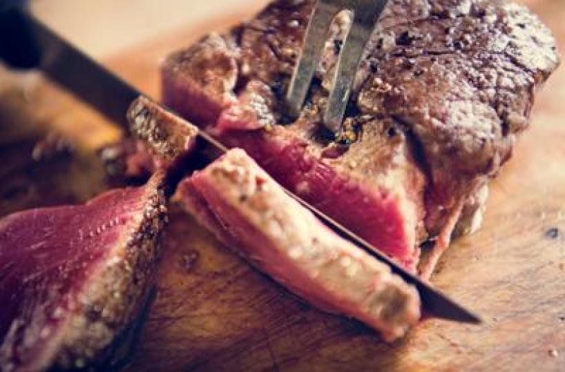 Usa e dieta, Kennedy Jr. capovolge piramide alimentare: pi&ugrave; carne rossa e latte intero