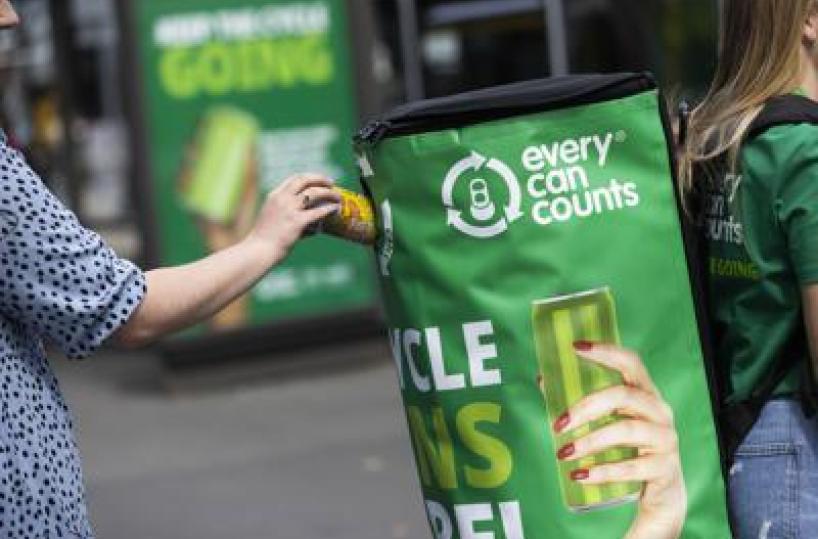 Rifiuti, da nuovo report internazionale 9 persone su 10 chiedono imballaggi davvero circolari