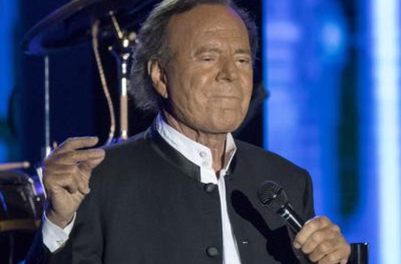 Julio Iglesias chiede l'archiviazione dell'indagine per presunti abusi