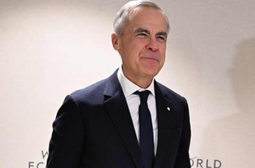 Mark Carney diventa l'idolo degli anti-Trump a Davos (e Lutnick riceve fischi)