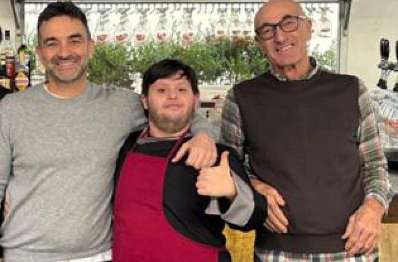 "Io qui lavoro", il ristorante che forma i ragazzi a Ostia