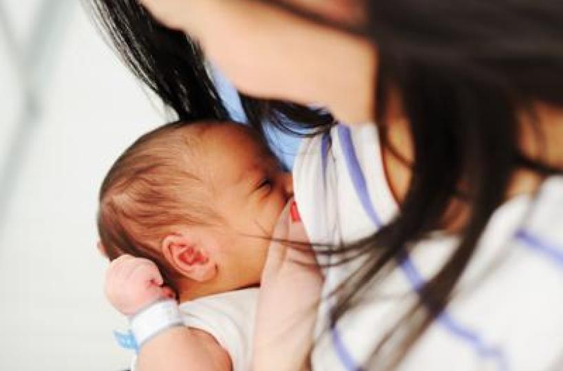 Allattamento al seno un investimento per il futuro, i consigli dei pediatri