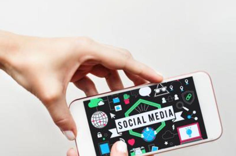 Social vietati ai minori di 15 anni, dall'Australia al Regno Unito: cosa fanno gli altri Paesi