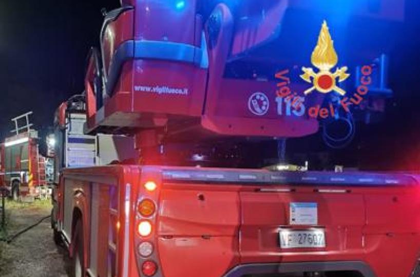 Massa, a fuoco abitazione: morto un uomo