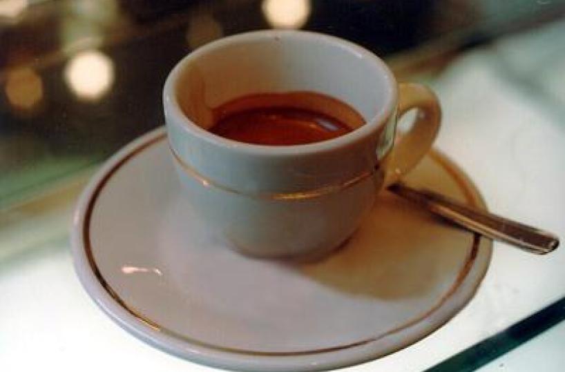 Quanti caff&egrave; al giorno? Rischi e benefici, ecco la dose massima