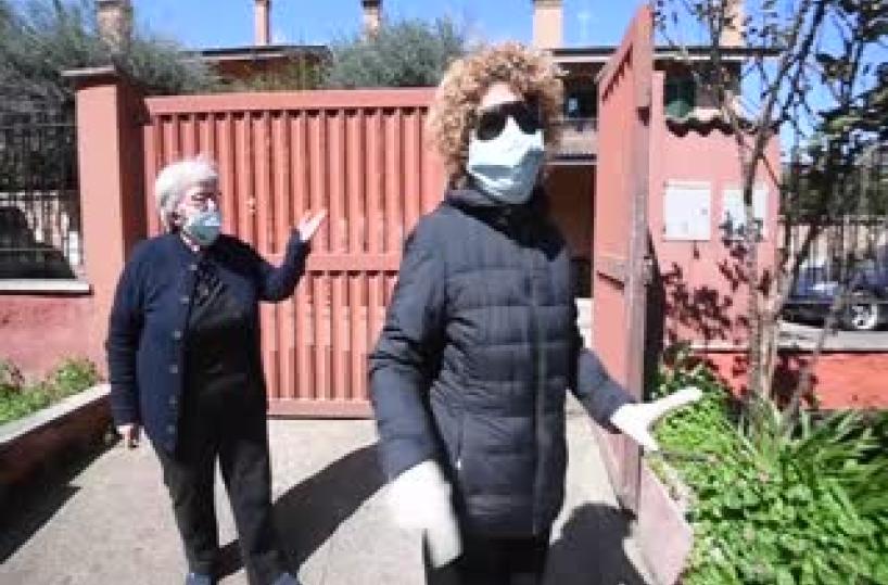Coronavirus, il Bari aderisce a campagna pro anziani: insieme alla spesa si consegnano lettere e disegni 