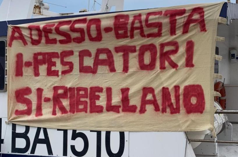 Pescatori in rivolta in Puglia: mercati ittici chiusi