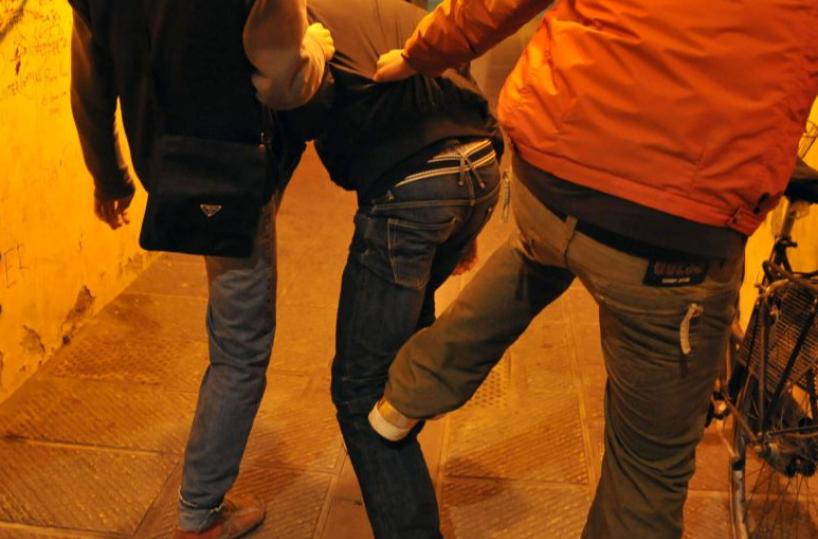 Foggia, 13enne picchiata da coetanee. Il video dell'aggressione  postato sui social