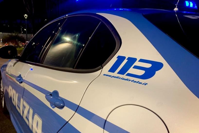 Cerignola, non si ferma all'alt e sperona la Volante: feriti 2 agenti