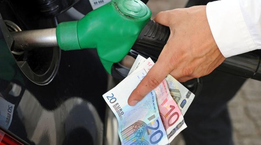 Caro carburante, Meloni taglia le accise per 20 giorni: la riduzione del prezzo sar&agrave; di 25 centesimi al litro