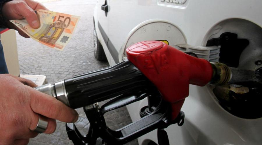 Caro carburanti, prosegue il taglio delle accise: ok alla proroga fino al 1&deg; maggio