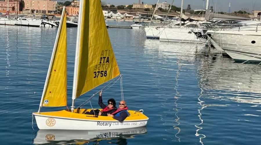 Nasce a Taranto la Para Sailing, la scuola di vela per l'inclusione: «Da oggi il nostro mare accoglie tutti»