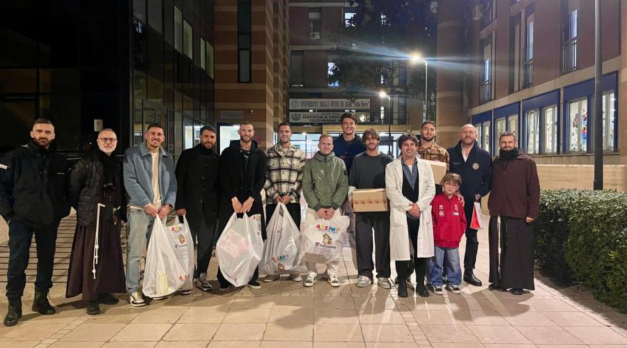 Bari, la Prima Squadra in visita all&rsquo;Ospedaletto Giovanni XXIII