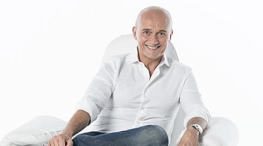 Signorini si auto sospende da Mediaset dopo le accuse di Corona