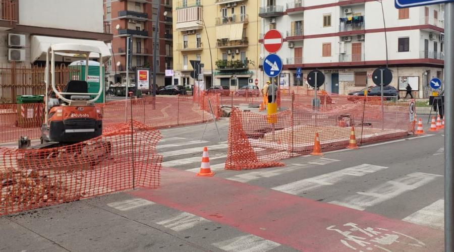 Taranto, citt&agrave; cantiere. Cercare parcheggio tra i cantieri &egrave; come inseguire il Sacro Graal