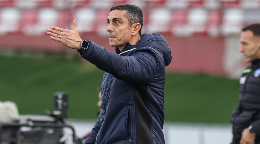 Bari, il solito disastro. E Longo va al contrattacco: &laquo;Fisicamente a terra, li avrei cambiati quasi tutti&raquo;