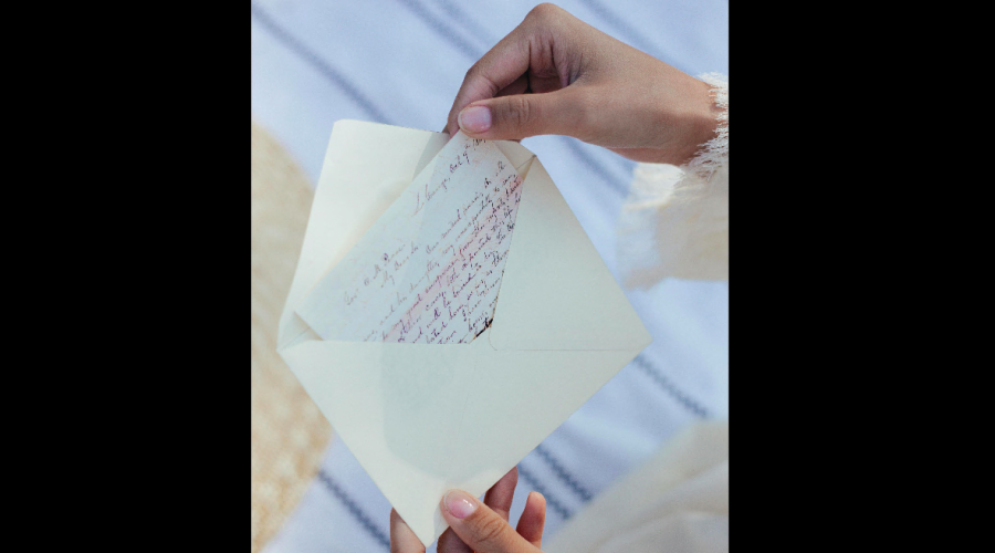 Lettera d&rsquo;amore smarrita: &laquo;Sei bella bellissima quando sorridi. Io lo so. E sono felice&raquo;