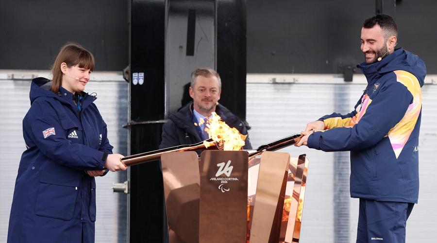 Fiaccola Paralimpica a Bari: tappa dei Flame Visit tra sport e inclusione