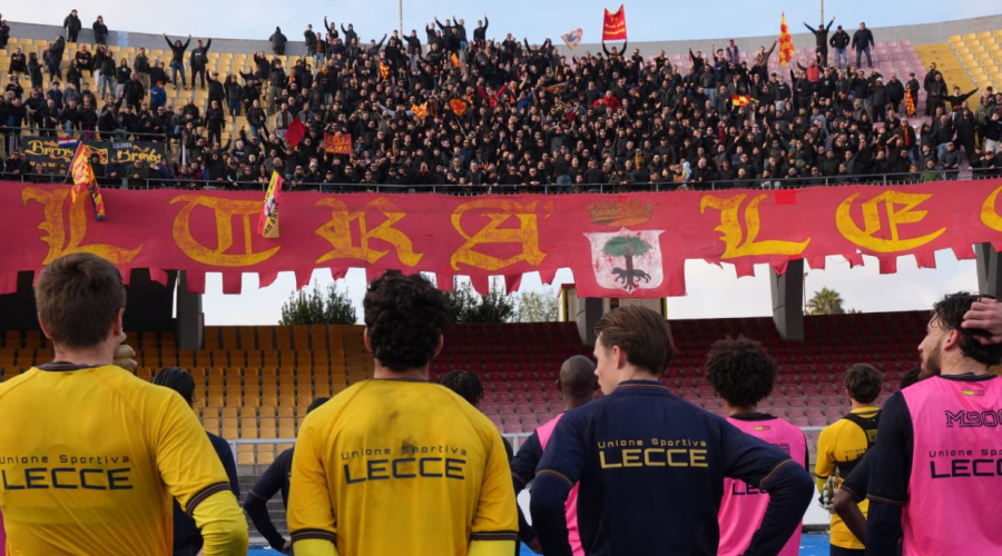 Lecce-Cremonese, Via Del Mare sold out per il match salvezza. Tifosi in curva anche in allenamento: il video &egrave; virale