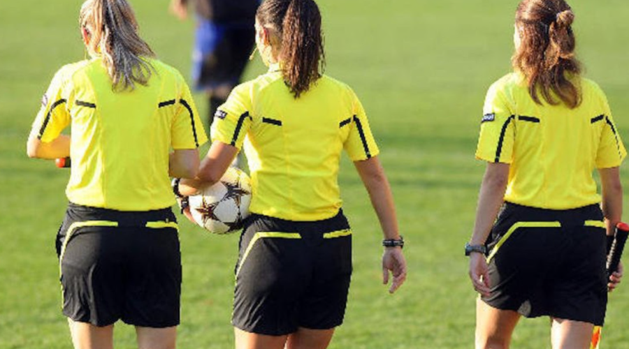 Calcio, a Manfredonia gli Under 14 offendono e minacciano la giovane arbitra: 10 giornate di squalifica per 4 atleti