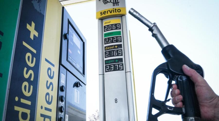 &laquo;Iran, con il caro carburanti rincari da record per l'agricoltura pugliese&raquo;. E in Basilicata la benzina pi&ugrave; cara d'Italia