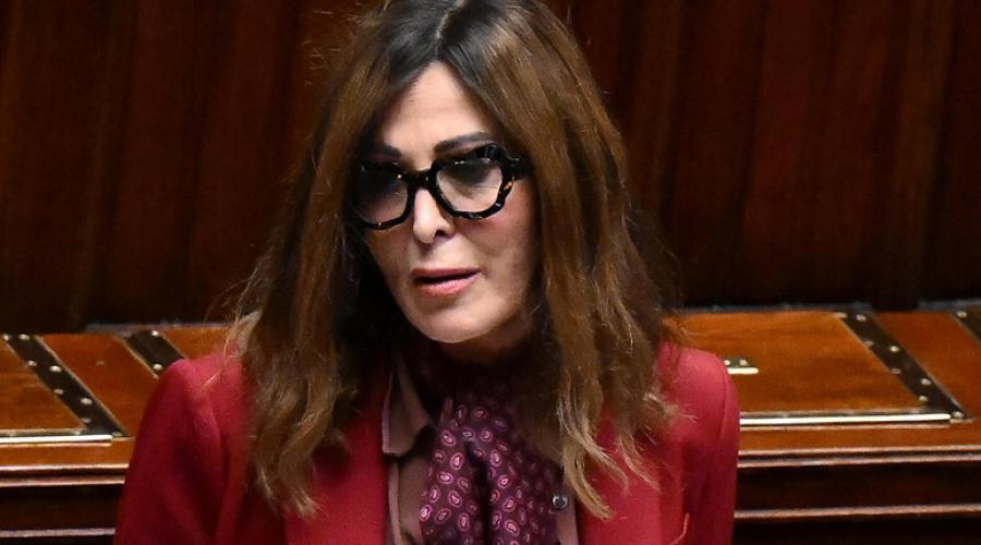 La ministra del turismo Santanch&egrave; si dimette. La stoccata a Meloni: &laquo;Ti rassegno le mie dimissioni come hai ufficialmente auspicato&raquo;