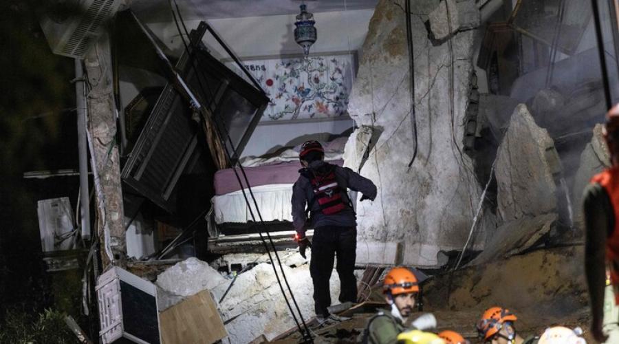 Raid Usa-Israele nella notte: 17 morti, tra le vittime 6 bambini. Colloqui in corso per 45 giorni di tregua dopo le minacce di Trump