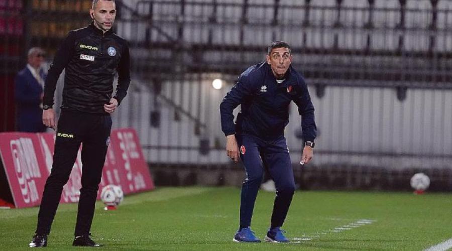 Il Bari fra troppo poco con il Monza ma Longo guarda gi&agrave; al futuro: &laquo;Crediamo nella salvezza&raquo;