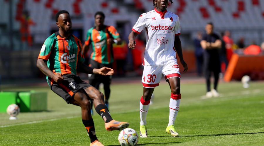 Bari al tappeto, Venezia cala il tris: 0-3 al San Nicola