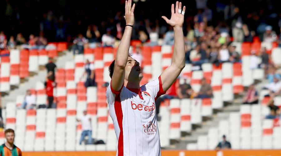 Bari, silenzio e imbarazzo al San Nicola. Con il Venezia un'amichevole pi&ugrave; che una partita per la salvezza