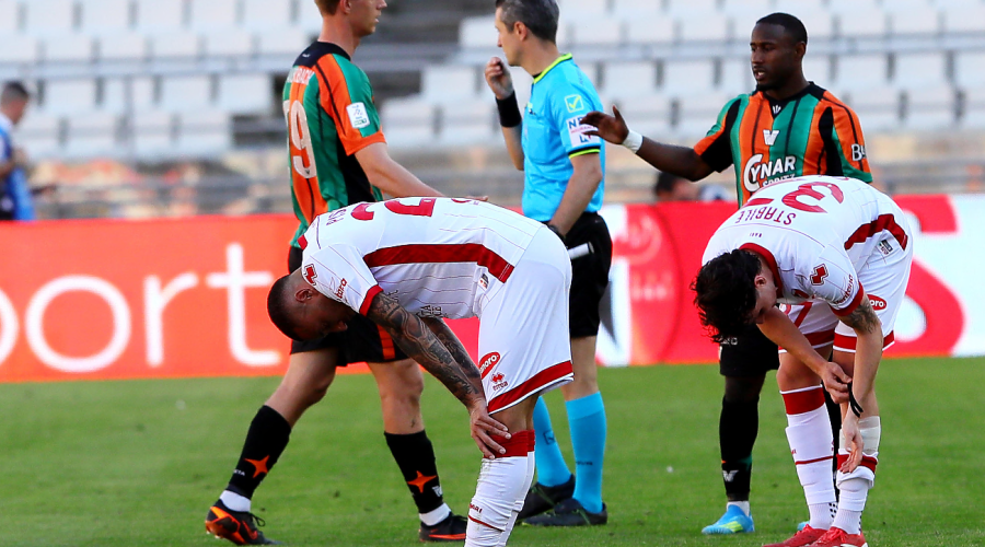 &Egrave; un Bari da film dell&rsquo;orrore Tre turni per salvare la faccia